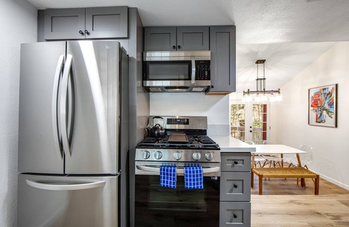 Arrowhead Villas Cabin | Dog-friendly Arrowhead Villas cottage with deck, fireplace & W/D- great locale