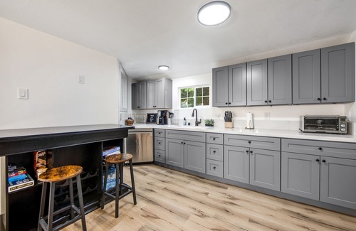 Arrowhead Villas Cabin | Dog-friendly Arrowhead Villas cottage with deck, fireplace & W/D- great locale