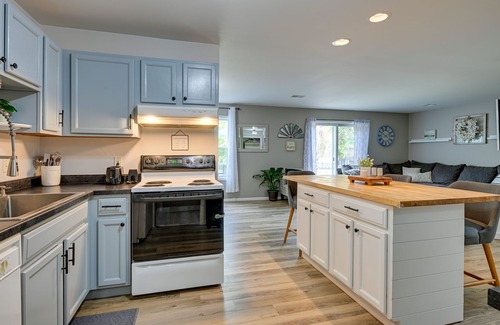 Baraboo Apartment | Dog-friendly Baraboo Vacation Rental w/Yard!