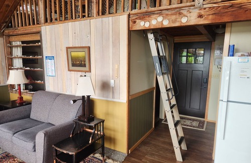 Copalis Beach House | Dog-friendly beachfront cabin with ocean views & private path to beach