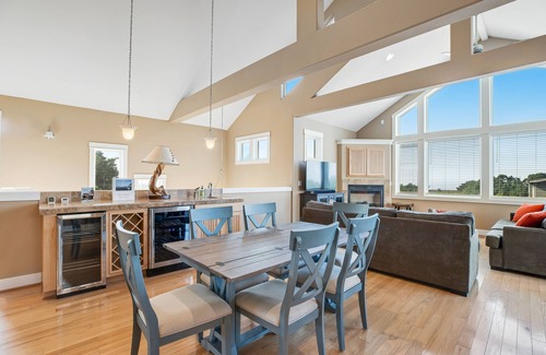 Oceanside House | Dog-friendly beach home ideal for entertaining with 2 fireplaces & great kitchen
