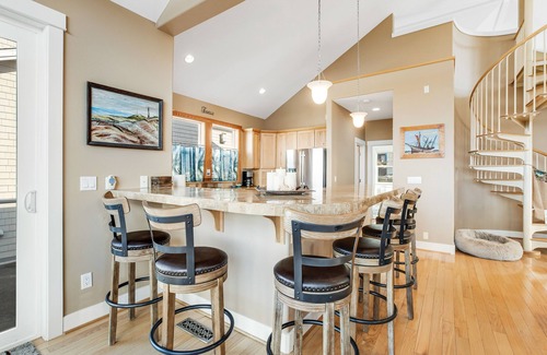 Oceanside House | Dog-friendly beach home ideal for entertaining with 2 fireplaces & great kitchen