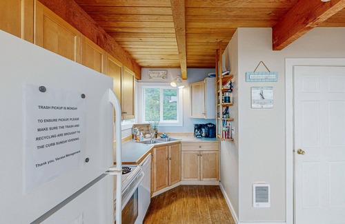 Florence House | Dog-Friendly Beach House w/Spectacular Ocean Views & Easy Access to the Beach