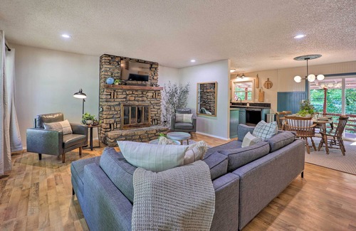 Bella Vista Cottage | Dog-friendly Bella Vista Home w/Grill + Deck