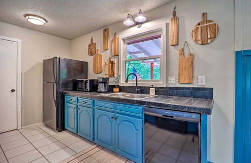 Bella Vista Cottage | Dog-friendly Bella Vista Home w/Grill + Deck