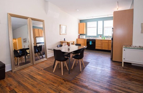 Historic Montford Apartment | Dog-friendly Broadway Loft