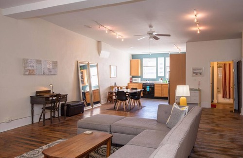 Historic Montford Apartment | Dog-friendly Broadway Loft