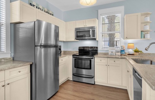 Seagrove Beach House | Dog Friendly @ Bungalows at Seagrove; 2 Blocks to Beach ~ Overlooks Pool/spa