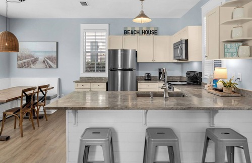 Seagrove Beach House | Dog Friendly @ Bungalows at Seagrove; 2 Blocks to Beach ~ Overlooks Pool/spa