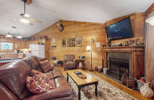 Sautee Nacoochee Cabin | Dog-Friendly Cabin w/Screened Deck, Private Hot Tub, Firepit & WiFi
