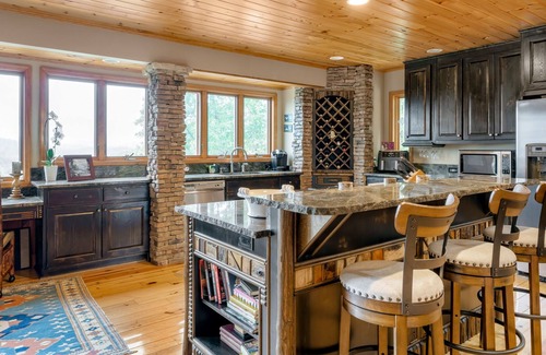 Young Harris Cabin | Dog-friendly cabin near lake with mountain view, firepit, balcony, AC, & W/D