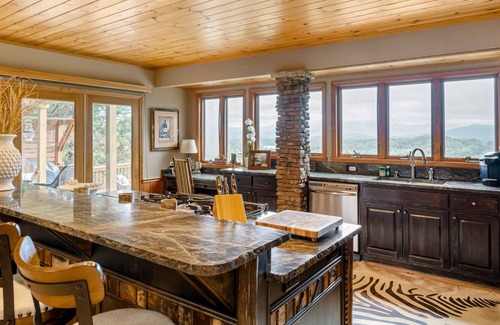 Young Harris Cabin | Dog-friendly cabin near lake with mountain view, firepit, balcony, AC, & W/D