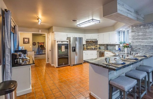 Gore Ranch House | Dog Friendly + Canopy Lit Pool + 2 Masters w/Kings