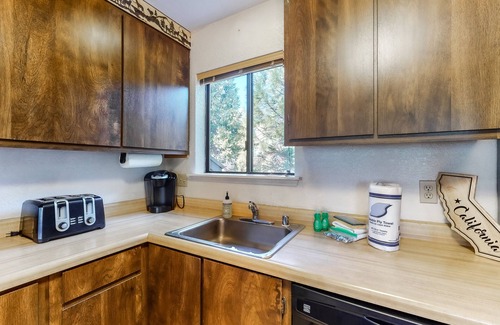 Shaver Lake House | Dog-friendly chalet w/shared pool, hot tub, gas fireplace - close to lake