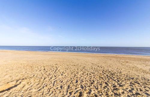 Great Yarmouth Ski Chalet | Dog Friendly Chalet With Free Unlimited Wi-Fi In Norfolk, Ref 00085Ba