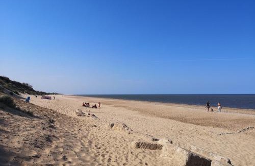 Great Yarmouth Ski Chalet | Dog Friendly Chalet With Free Unlimited Wi-Fi In Norfolk, Ref 00085Ba