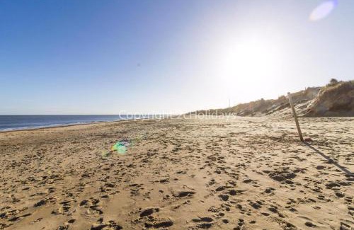Great Yarmouth Ski Chalet | Dog Friendly Chalet With Free Unlimited Wi-Fi In Norfolk, Ref 00085Ba