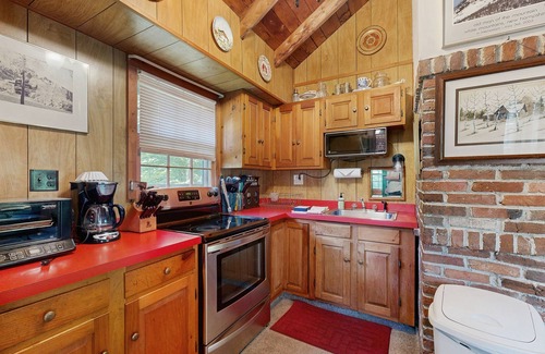 Franconia House | Dog-friendly & charming mountain chalet w/fireplace
