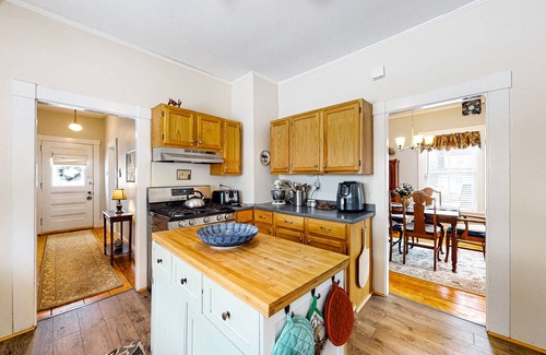 Greenville Junction House | Dog-friendly Colonial across the street from the beach