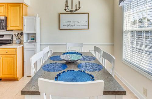 Calabash Apartment | Dog-Friendly Condo with Resort Perks in Calabash!