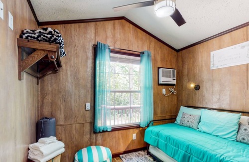 Vilas House | Dog-friendly cottage in the mountains with a spacious deck, grill, firepit, & AC