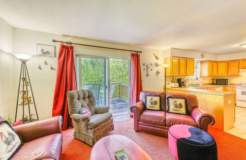 Franconia House | Dog-friendly country home w/jetted tub, backyard & grill