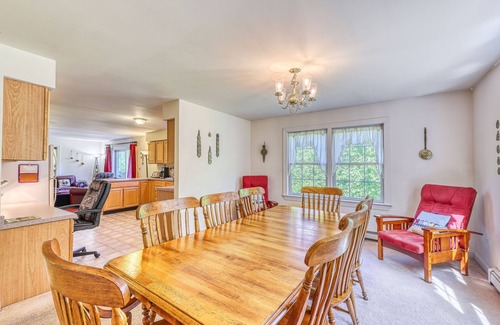 Franconia House | Dog-friendly country home w/jetted tub, backyard & grill