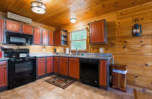 Morganton Cottage | Dog-friendly countryside home with private hot tub & game room - near wineries