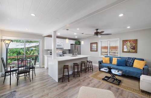 Indian Beach Sapphire Shores Cottage | Dog-Friendly, Cozy Cottage, Private Patio, Walk to Bay, Near Downtown