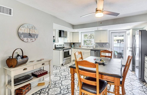 Walkers Holly Hill Cottage | Dog-Friendly Daytona Beach Cottage w/Patio!