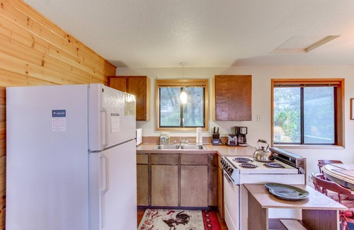 Manzanita Cabin | Dog-friendly downtown home moments from the beach w/distant ocean views
