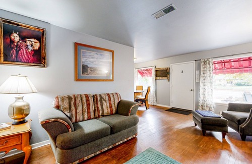 East End House | Dog-friendly duplex with firepit, patio, enclosed backyard, streaming, & W/D