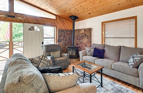 Mountainaire House | Dog-Friendly Flagstaff Getaway w/ Fire Pit!
