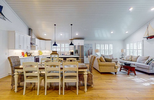 Ocean Isle Beach House | Dog-friendly gem, close drive to beach - shared pool, lovely porch & family room