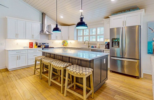 Ocean Isle Beach House | Dog-friendly gem, close drive to beach - shared pool, lovely porch & family room