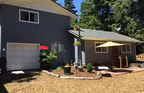Florence Cottage | DOG Friendly Getaway @ Baker Beach
