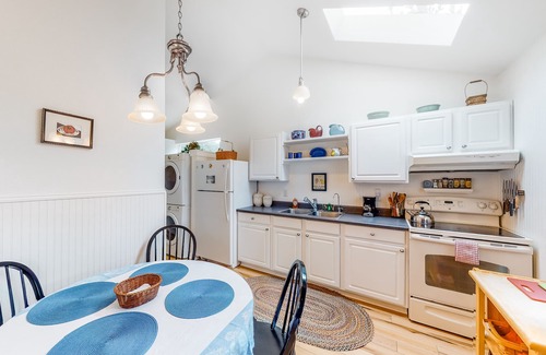 Florence House | Dog-Friendly Getaway with Outdoor Firepit & Balcony - Steps from Beach Access