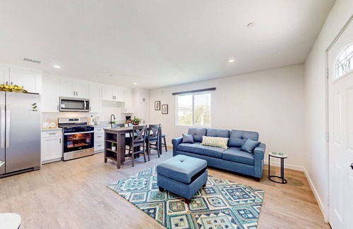 Canyon Country House | Dog-friendly guest house with scenic views, private washer/dryer, & shared grill