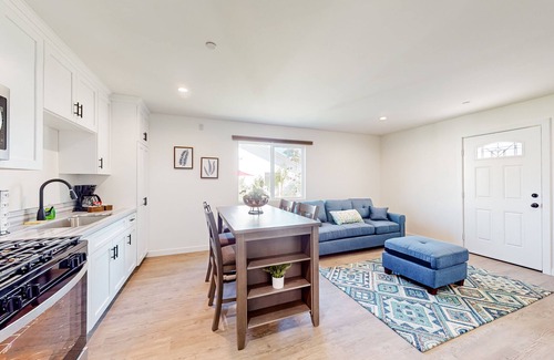 Canyon Country House | Dog-friendly guest house with scenic views, private washer/dryer, & shared grill