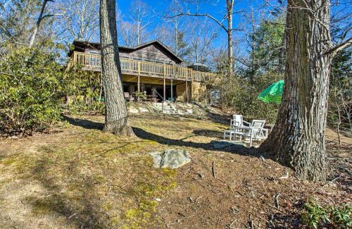 Hendersonville House | Dog-Friendly Hendersonville Cabin Deck and Views