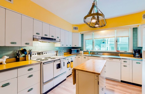 Rockland House | Dog-friendly historical home with gorgeous porch & prime in-town location