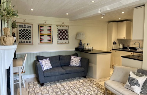 Upper Seagry Cottage | Dog friendly holiday home in the Cotswolds - Guinea Cottage
