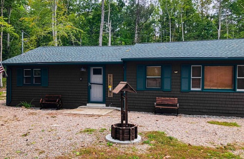 Moultonborough House | Dog-friendly home with beach access, a firepit, pool table, & washer/dryer