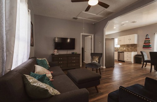 Southside House | Dog Friendly Home Close to San Antonio Downtown