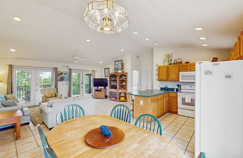 Indian Pass House | Dog-friendly home near the beach with spacious living area, porch & sundeck