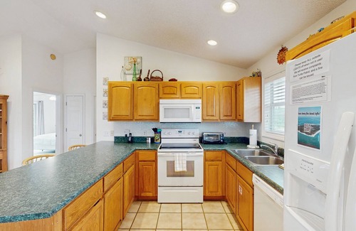 Indian Pass House | Dog-friendly home near the beach with spacious living area, porch & sundeck