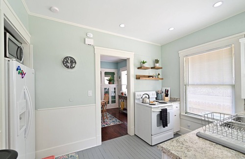 River District House | Dog friendly home near the Manatee River! Great location!