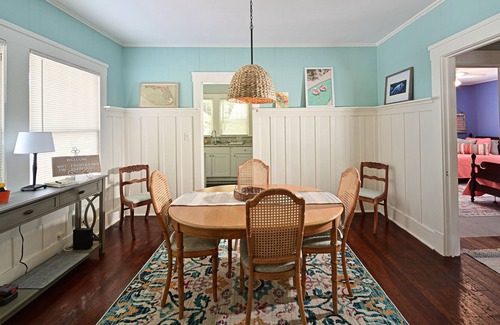 River District House | Dog friendly home near the Manatee River! Great location!