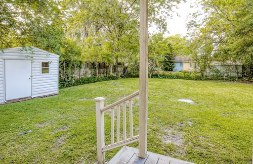 Lakeshore South House | Dog-friendly home with large enclosed yard, central AC, WiFi - snowbirds welcome