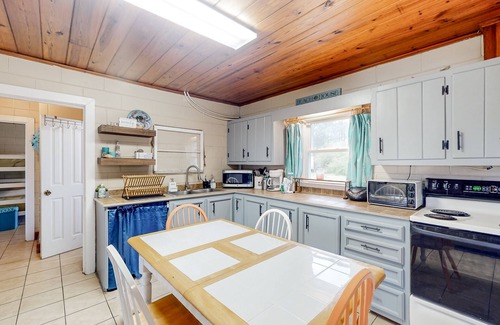 Morehead City House | Dog-friendly home near water with foosball, bikes, grill, outdoor shower, & W/D